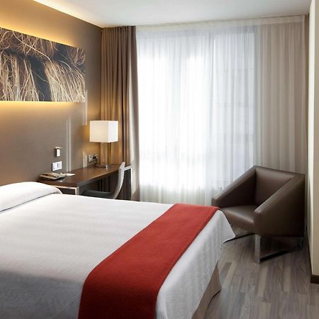 Nh Barcelona Diagonal Center Hotell Exteriör bild