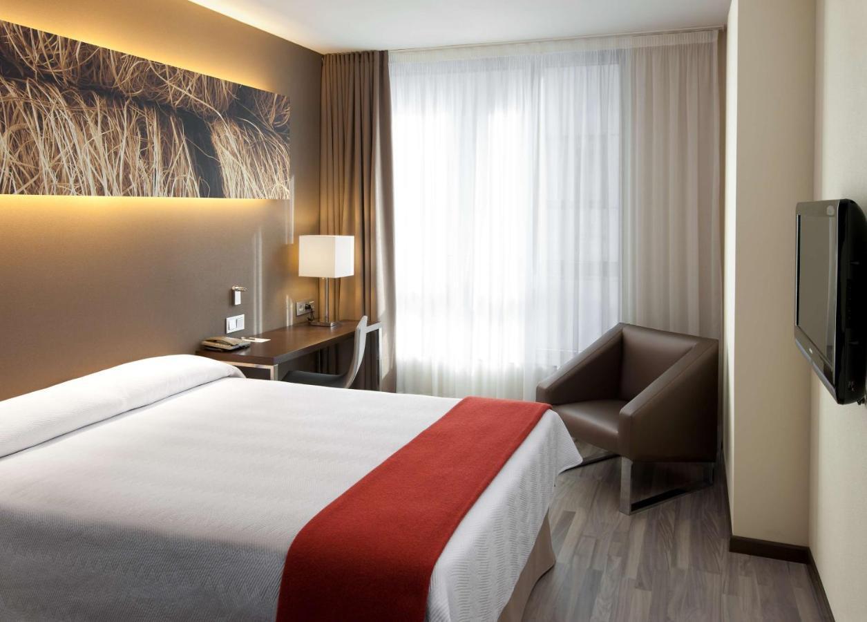 Nh Barcelona Diagonal Center Hotell Exteriör bild