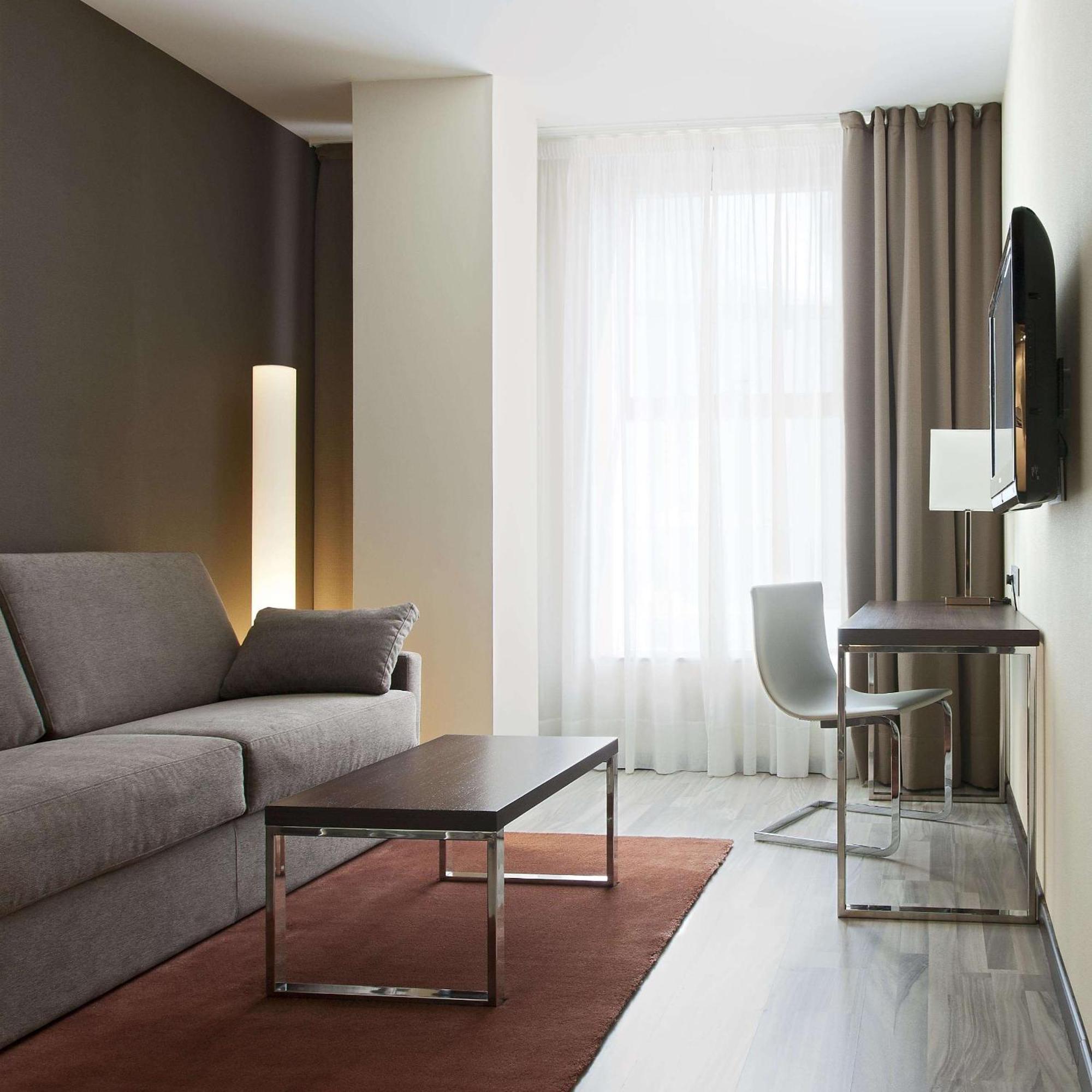 Nh Barcelona Diagonal Center Hotell Exteriör bild