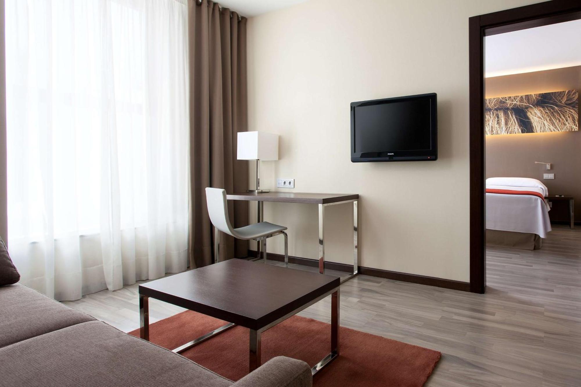 Nh Barcelona Diagonal Center Hotell Exteriör bild