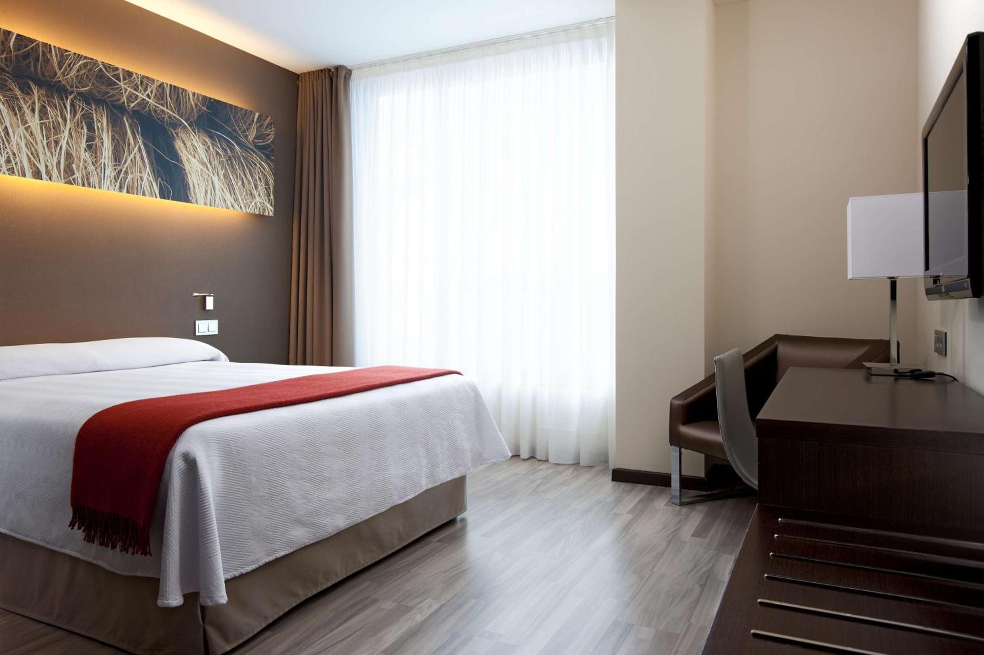 Nh Barcelona Diagonal Center Hotell Exteriör bild
