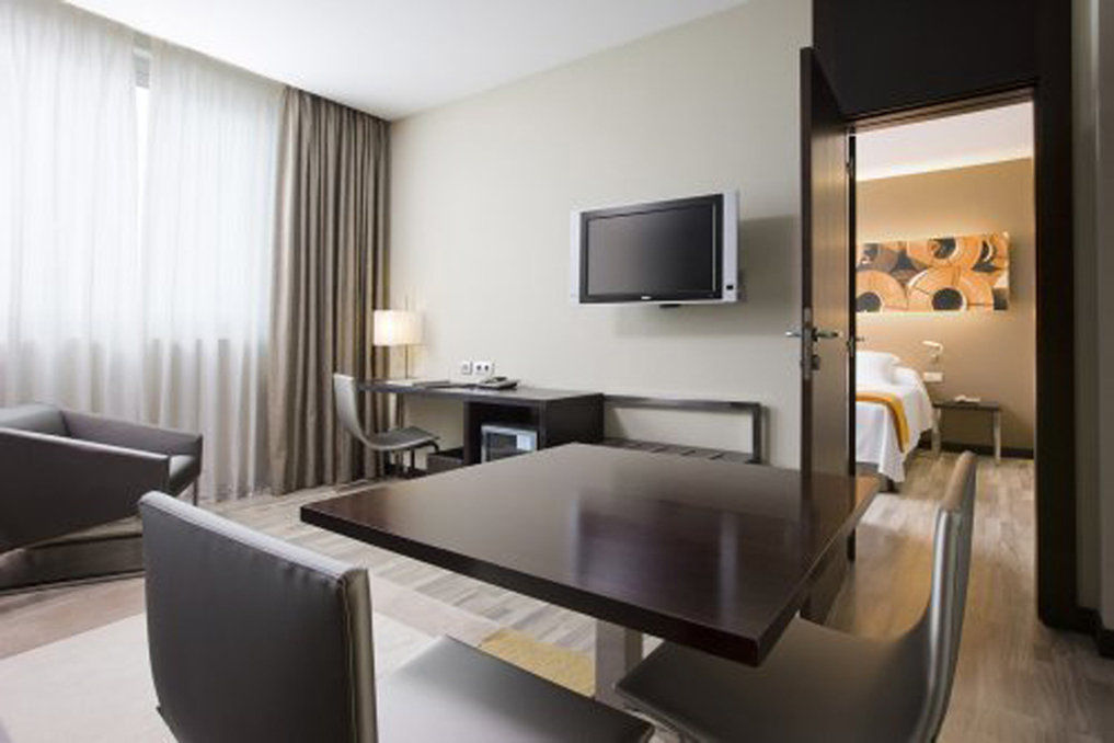 Nh Barcelona Diagonal Center Hotell Exteriör bild